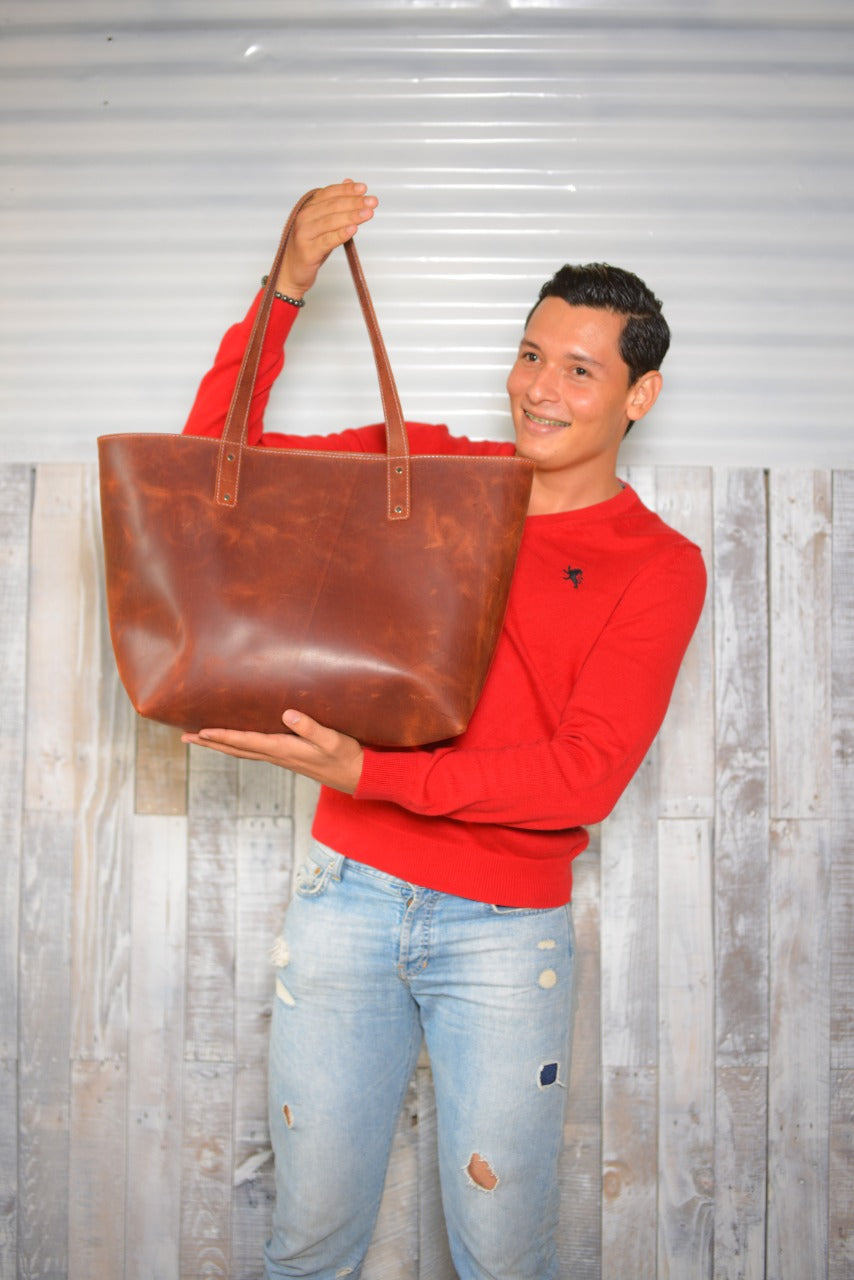Choosing the Right Size Leather Tote Bag: Tips and Tricks for Finding the Perfect Fit